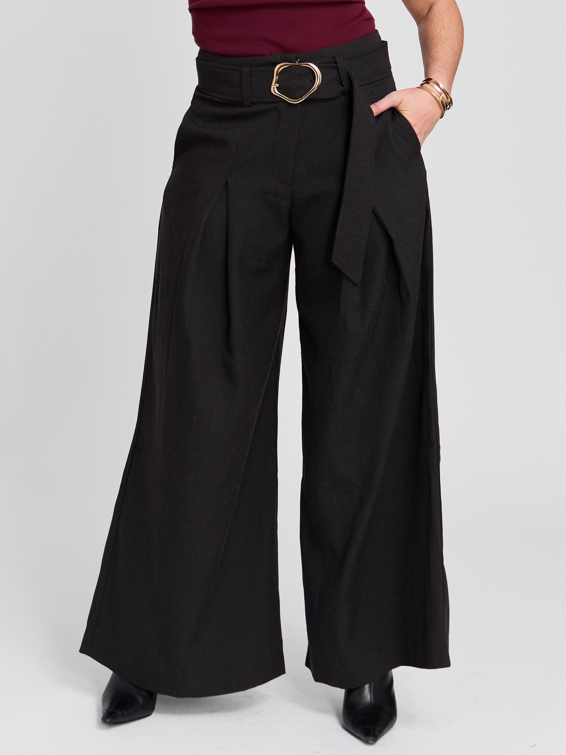 The Ultra Wide Leg Pleated Trousers